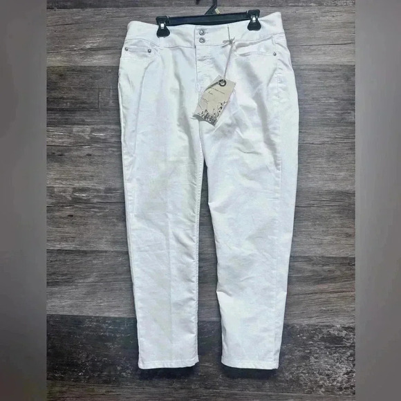 Brina & Em White Ankle & Cropped Pants Soft Textured Fabric Womens 16P - Picture 1 of 4